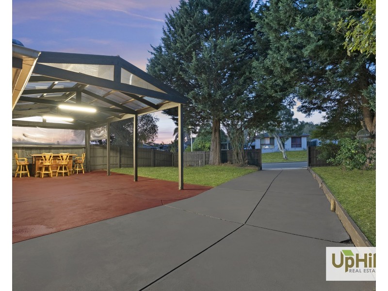 24 Crossdale Rise, Endeavour Hills VIC 3802