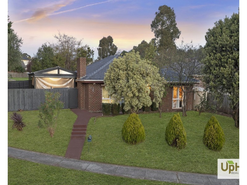 24 Crossdale Rise, Endeavour Hills VIC 3802