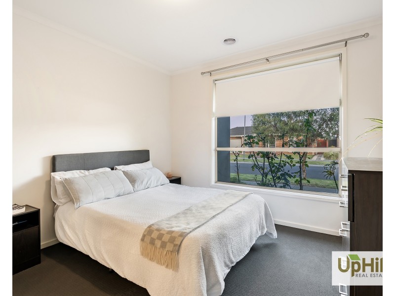 11 Highbury Road, Clyde North VIC 3978