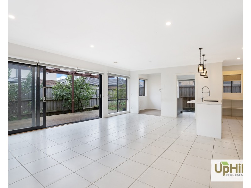 20 Elkedra Way, Cranbourne North VIC 3977