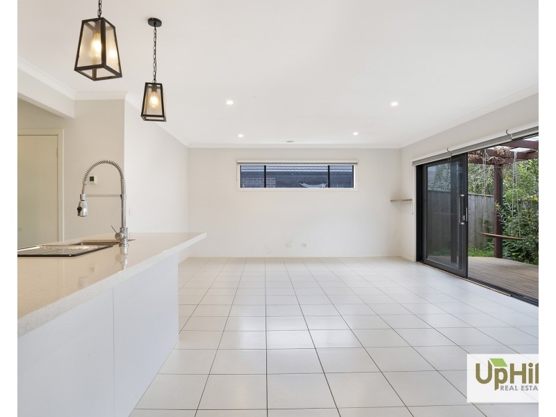 20 Elkedra Way, Cranbourne North VIC 3977