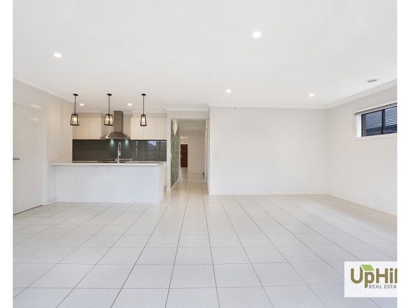 20 Elkedra Way, Cranbourne North VIC 3977