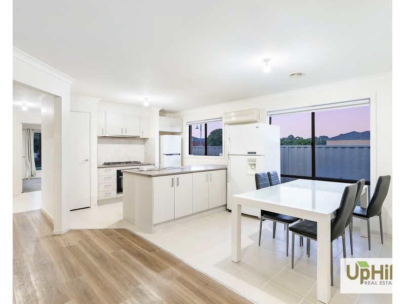 98 Blue Horizons Way, Pakenham VIC 3810