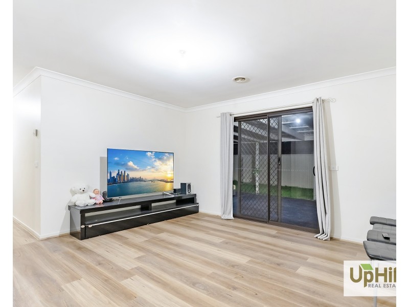 98 Blue Horizons Way, Pakenham VIC 3810