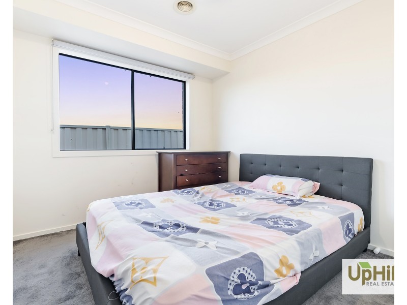 98 Blue Horizons Way, Pakenham VIC 3810