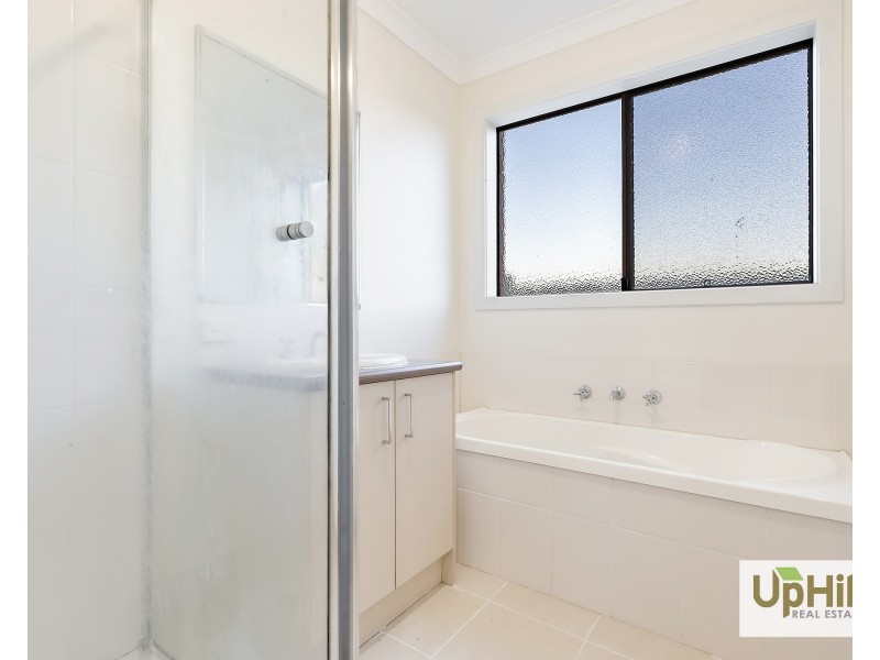 98 Blue Horizons Way, Pakenham VIC 3810