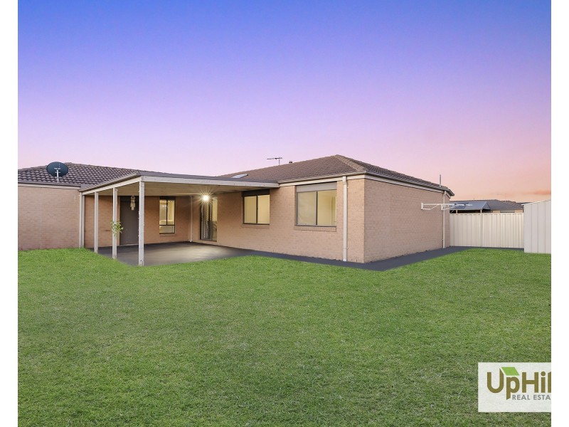 98 Blue Horizons Way, Pakenham VIC 3810