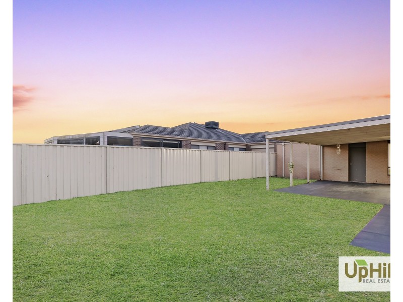 98 Blue Horizons Way, Pakenham VIC 3810