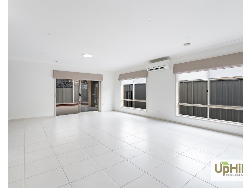 19 Jupiter Crescent, Cranbourne West VIC 3977