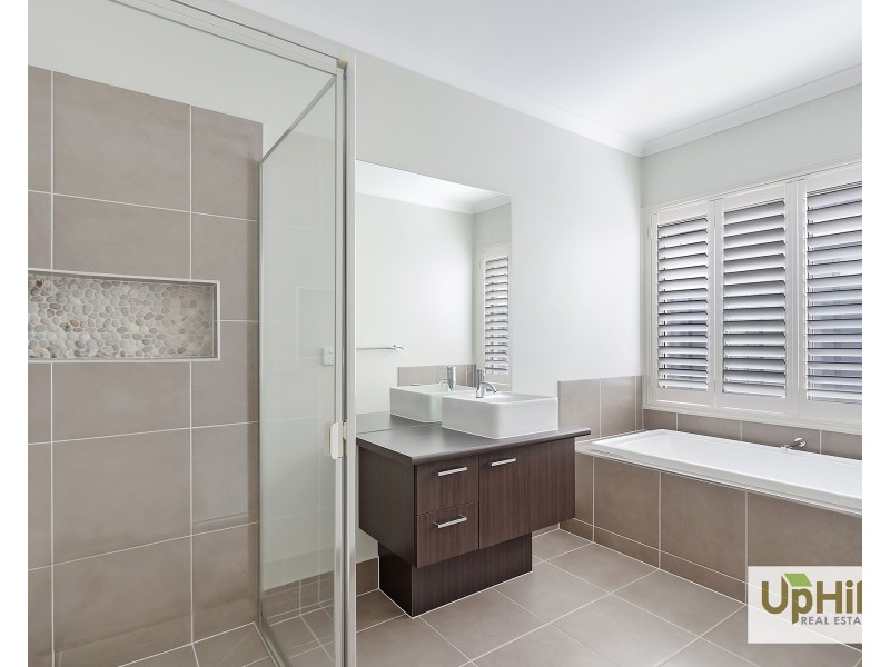 19 Jupiter Crescent, Cranbourne West VIC 3977