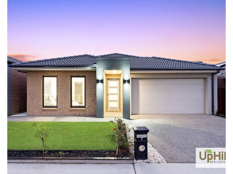 7 Bourbon Road, Cranbourne East VIC 3977