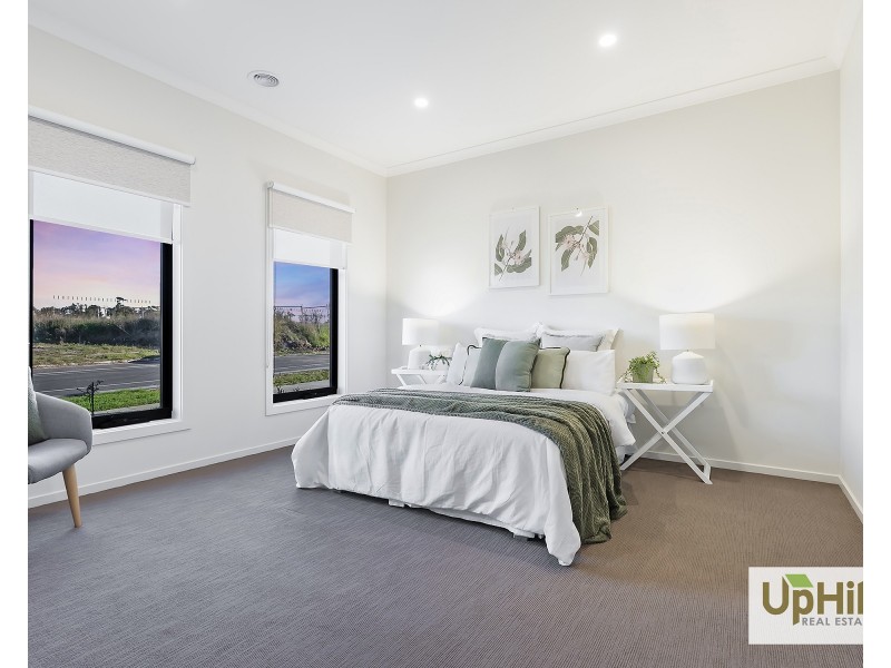 7 Bourbon Road, Cranbourne East VIC 3977