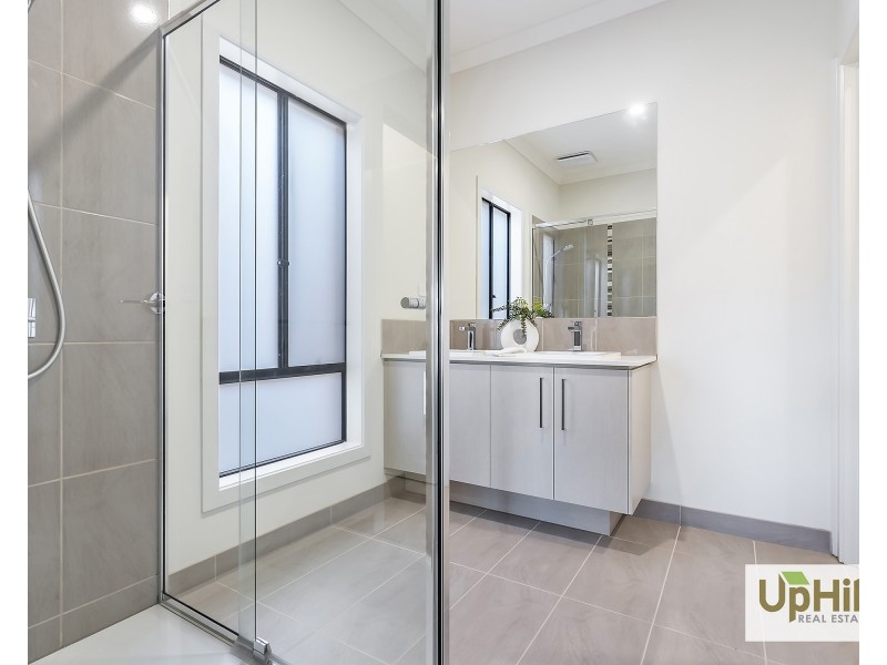 7 Bourbon Road, Cranbourne East VIC 3977