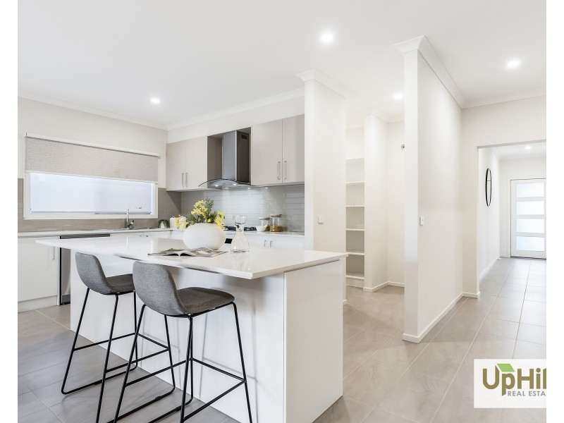 7 Bourbon Road, Cranbourne East VIC 3977