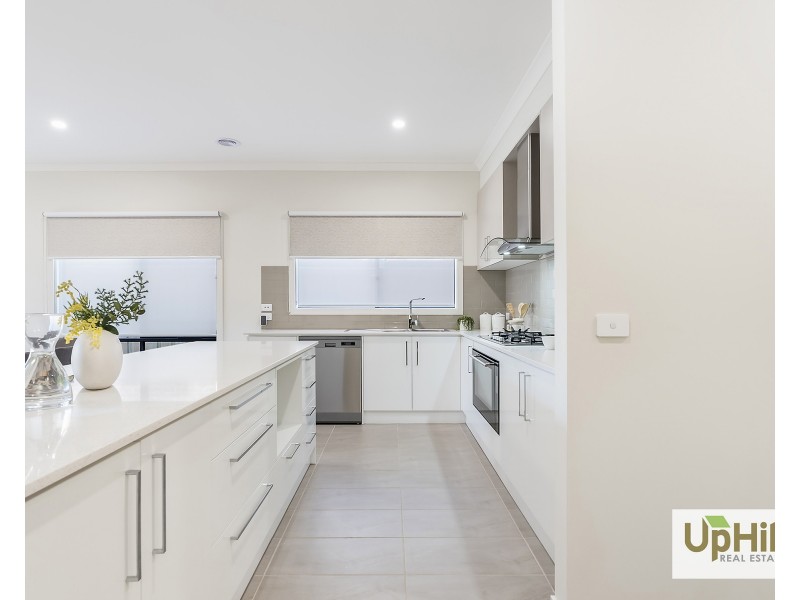 7 Bourbon Road, Cranbourne East VIC 3977