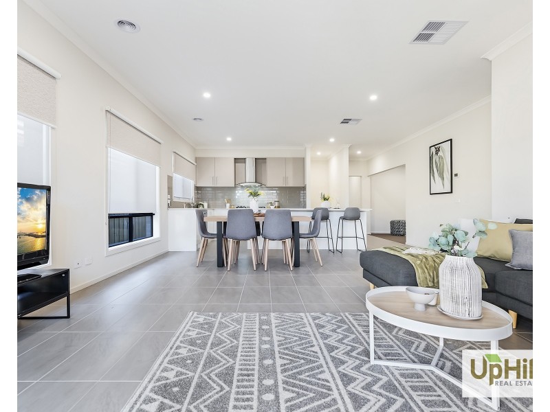 7 Bourbon Road, Cranbourne East VIC 3977