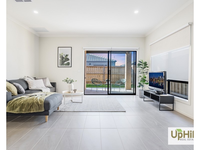 7 Bourbon Road, Cranbourne East VIC 3977