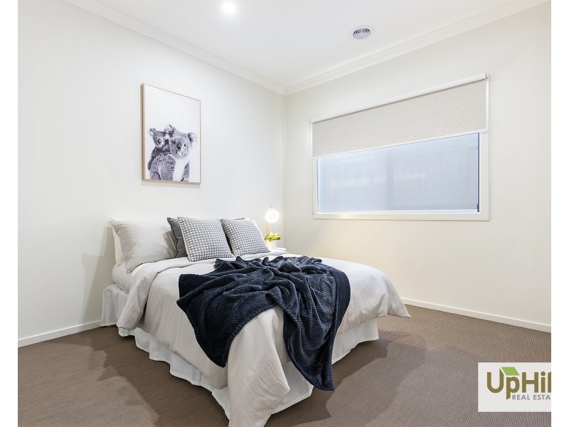 7 Bourbon Road, Cranbourne East VIC 3977