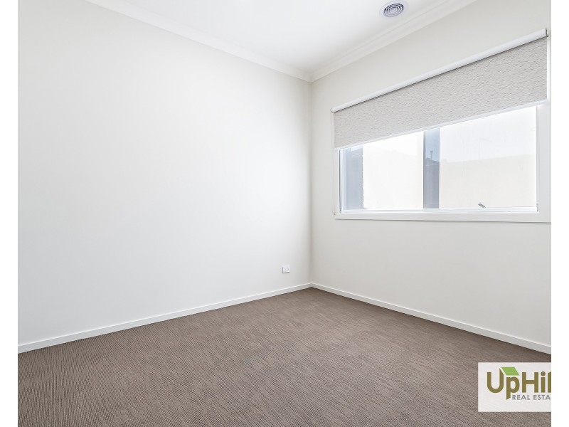 7 Bourbon Road, Cranbourne East VIC 3977