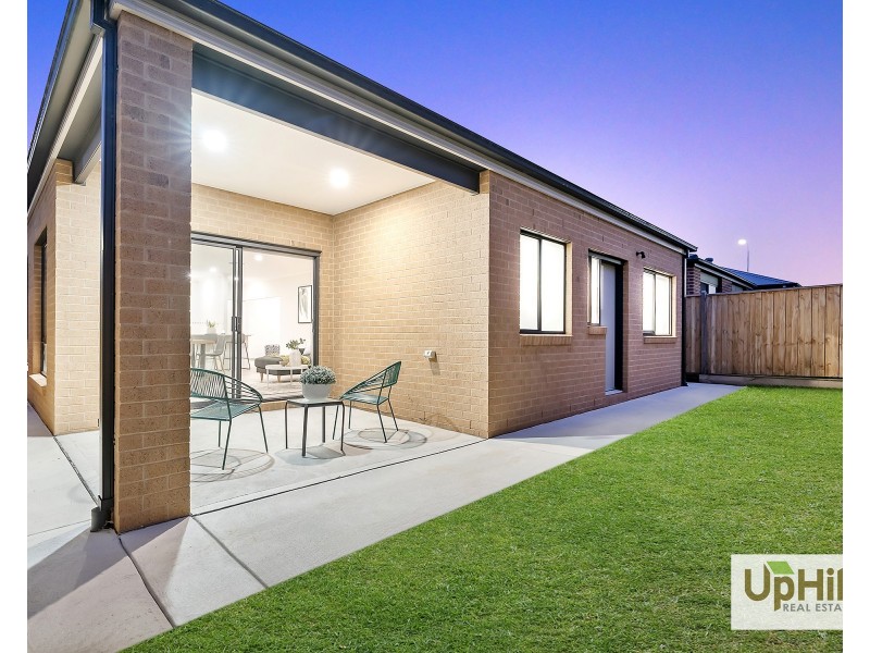 7 Bourbon Road, Cranbourne East VIC 3977