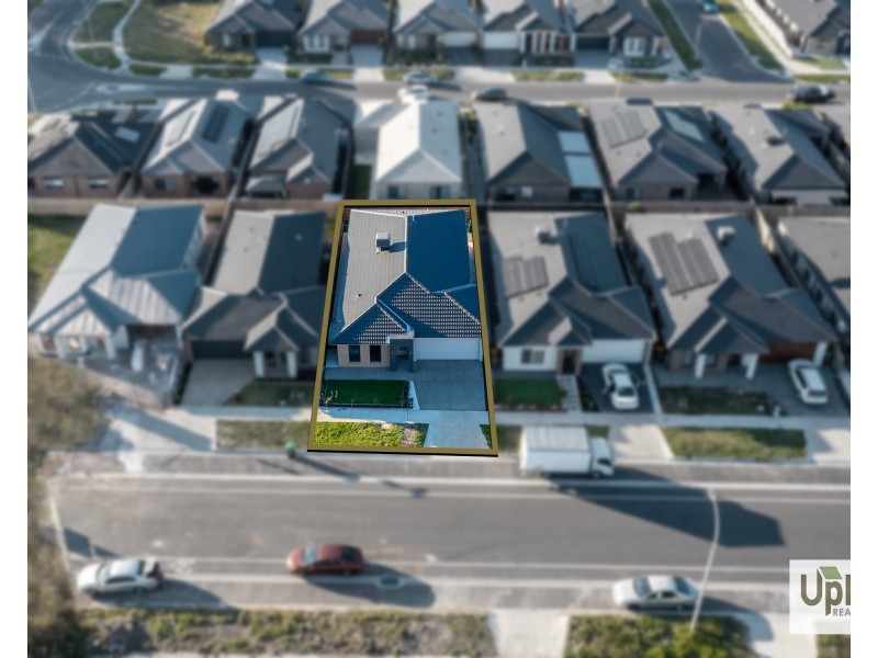 7 Bourbon Road, Cranbourne East VIC 3977