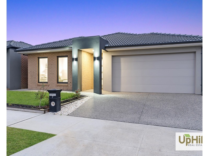 7 Bourbon Road, Cranbourne East VIC 3977