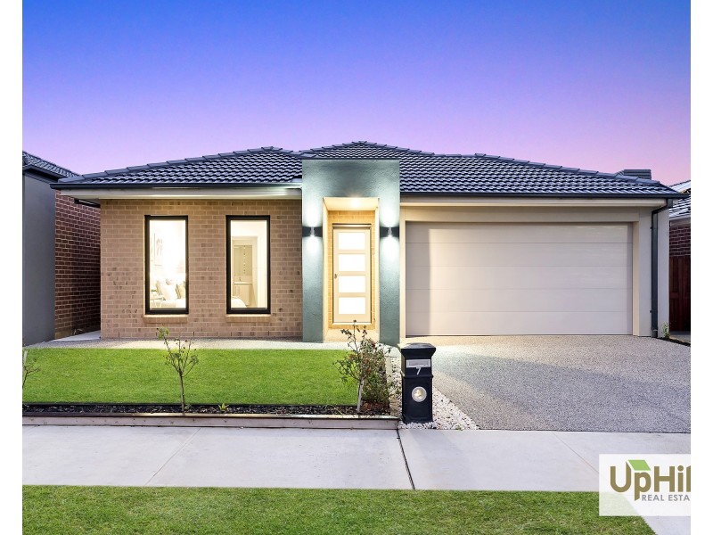 7 Bourbon Road, Cranbourne East VIC 3977