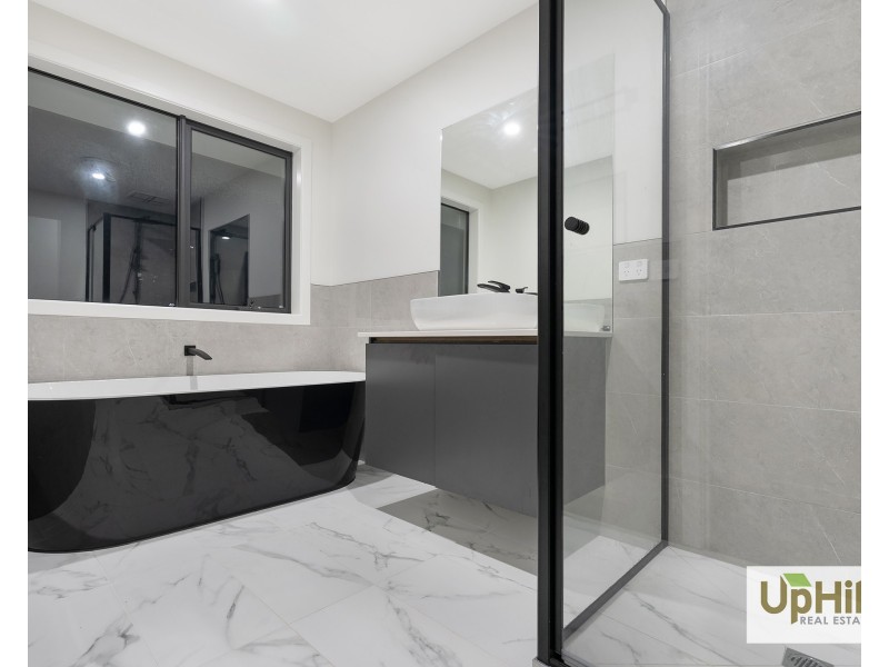 29 Athenaeum Avenue, Clyde North VIC 3978