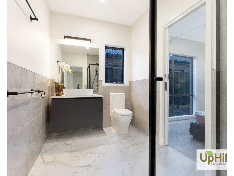 29 Athenaeum Avenue, Clyde North VIC 3978