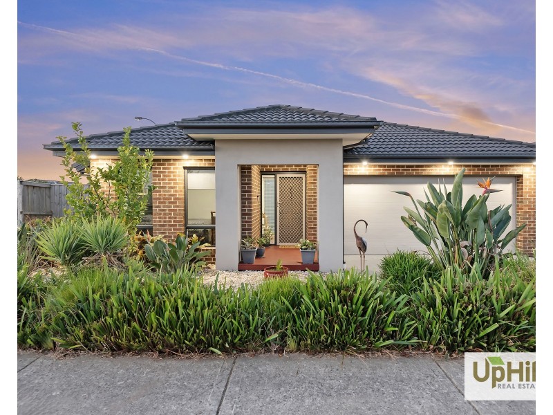 27 Parkgate Drive, Clyde North VIC 3978