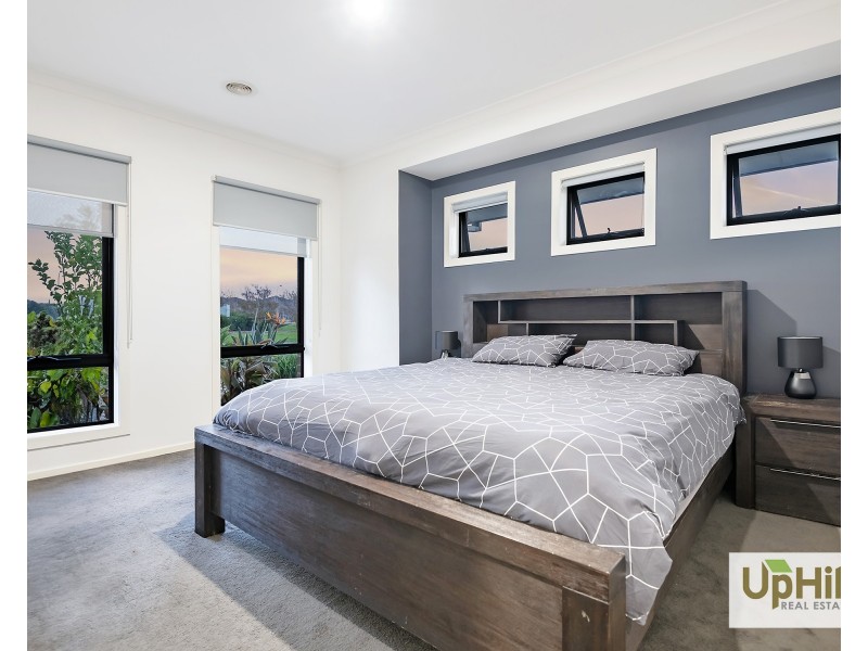 27 Parkgate Drive, Clyde North VIC 3978