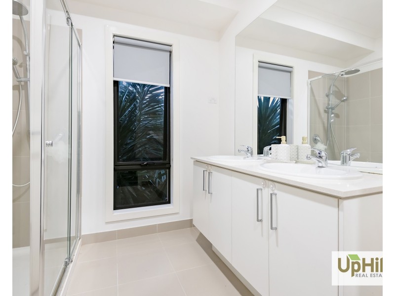 27 Parkgate Drive, Clyde North VIC 3978