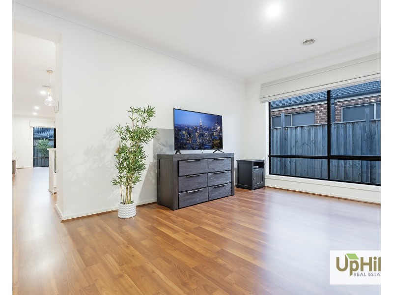 27 Parkgate Drive, Clyde North VIC 3978