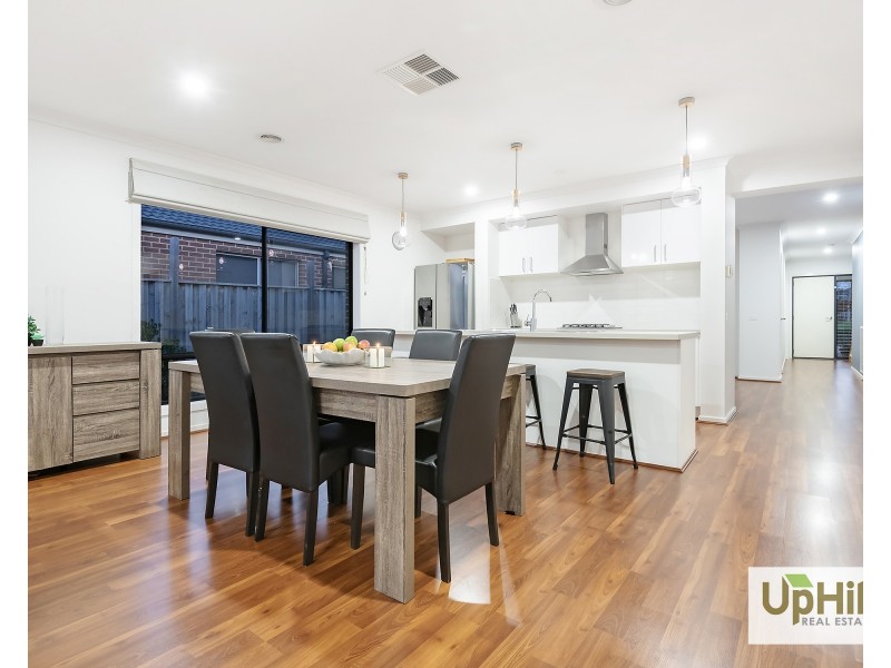 27 Parkgate Drive, Clyde North VIC 3978