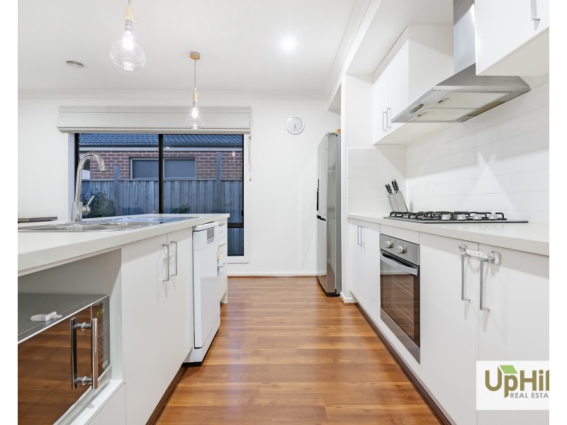 27 Parkgate Drive, Clyde North VIC 3978