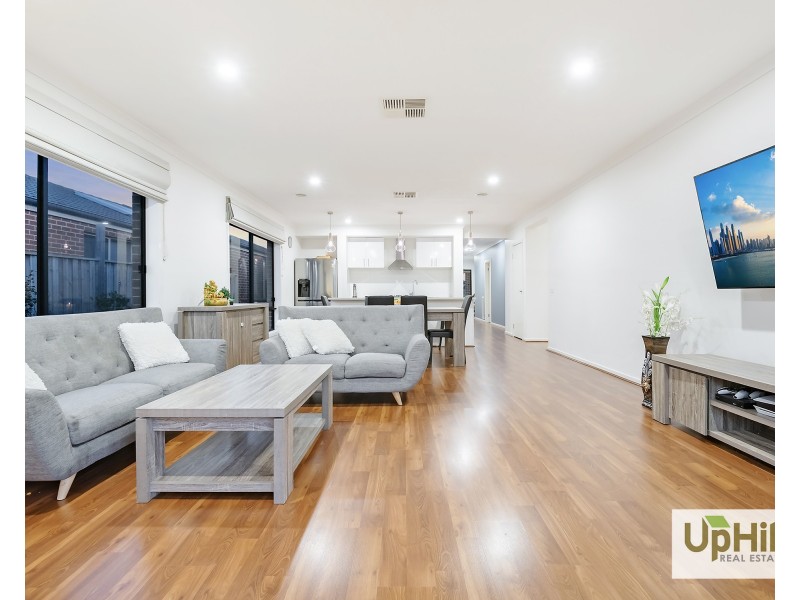 27 Parkgate Drive, Clyde North VIC 3978