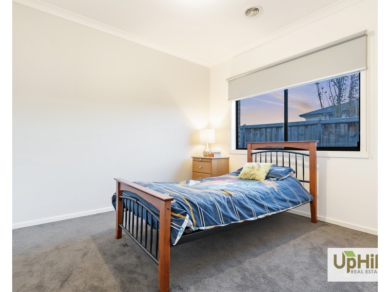 27 Parkgate Drive, Clyde North VIC 3978