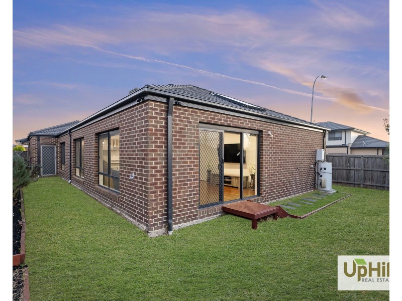 27 Parkgate Drive, Clyde North VIC 3978