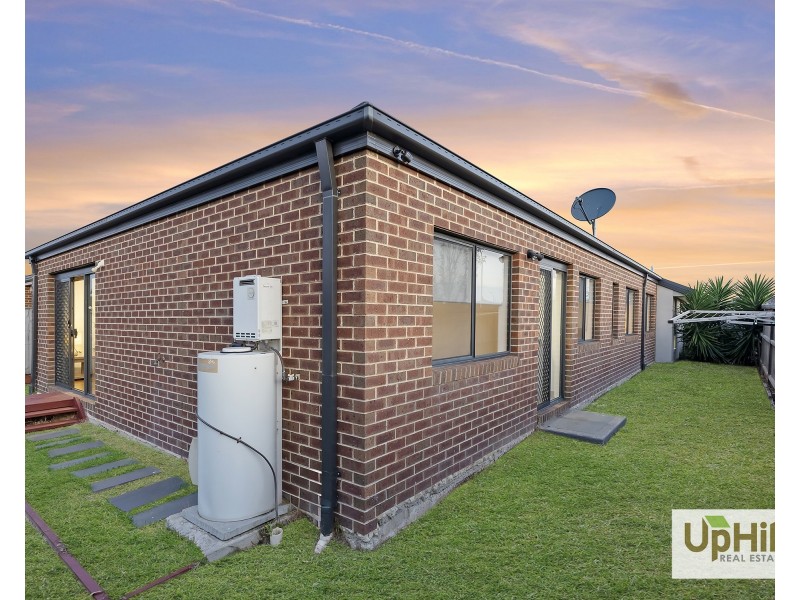 27 Parkgate Drive, Clyde North VIC 3978