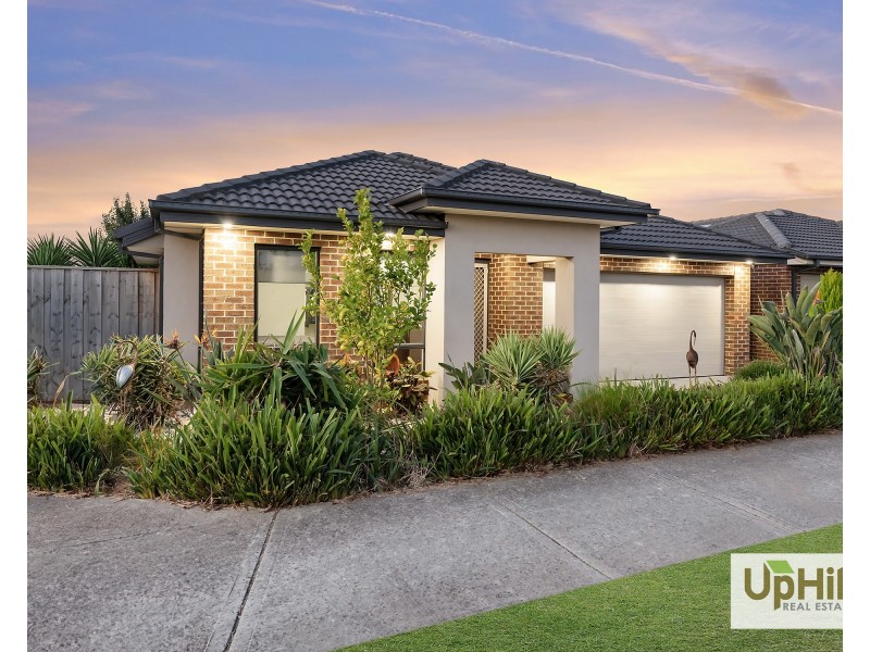 27 Parkgate Drive, Clyde North VIC 3978