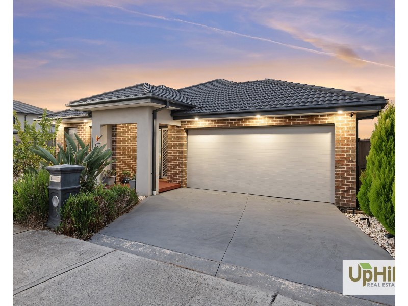 27 Parkgate Drive, Clyde North VIC 3978