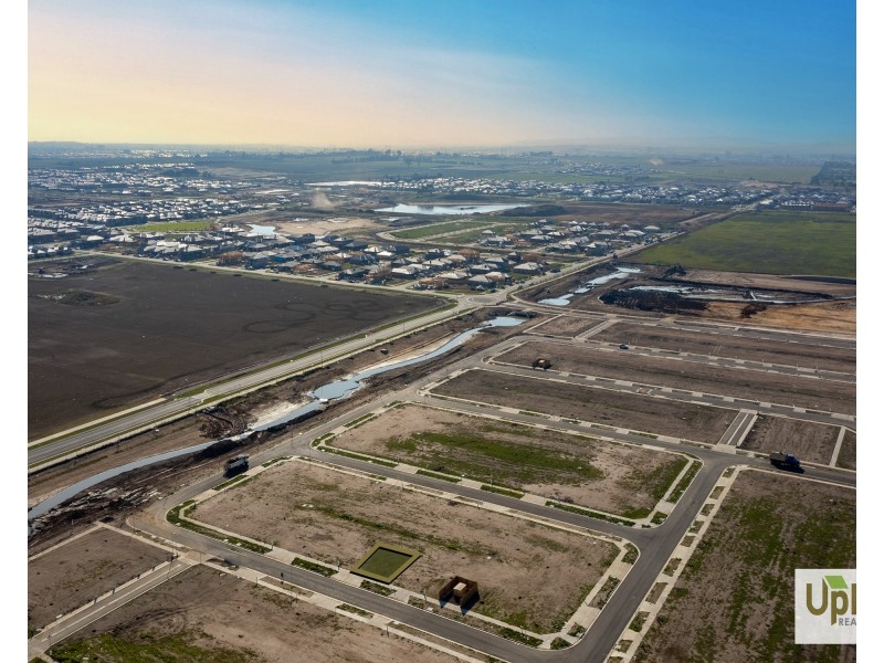 10 Carrera Crescent, Clyde VIC 3978