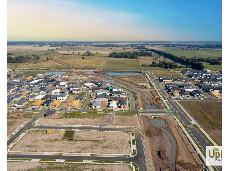 10 Carrera Crescent, Clyde VIC 3978