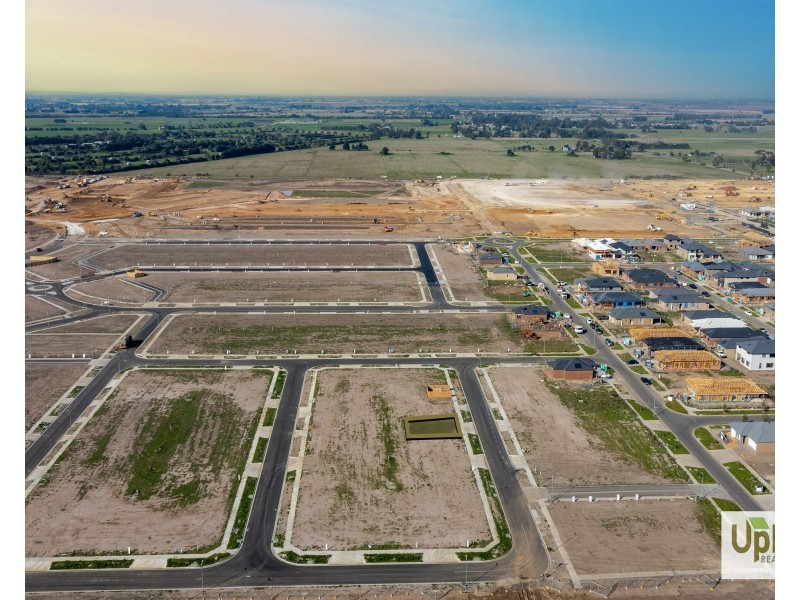 10 Carrera Crescent, Clyde VIC 3978