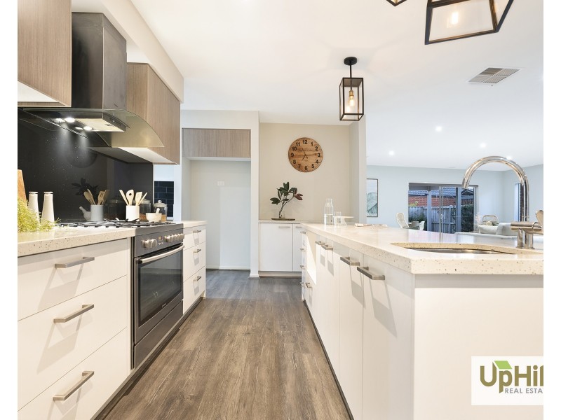 10 Grande Belmond Avenue, Clyde VIC 3978