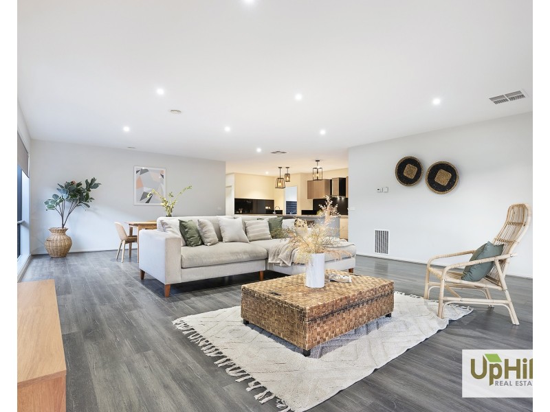 10 Grande Belmond Avenue, Clyde VIC 3978