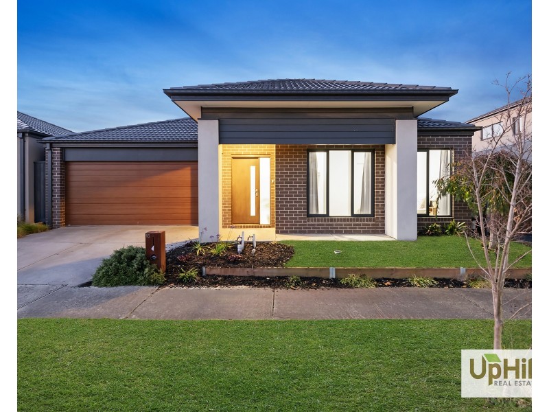 15 Dressen Way, Clyde North VIC 3978