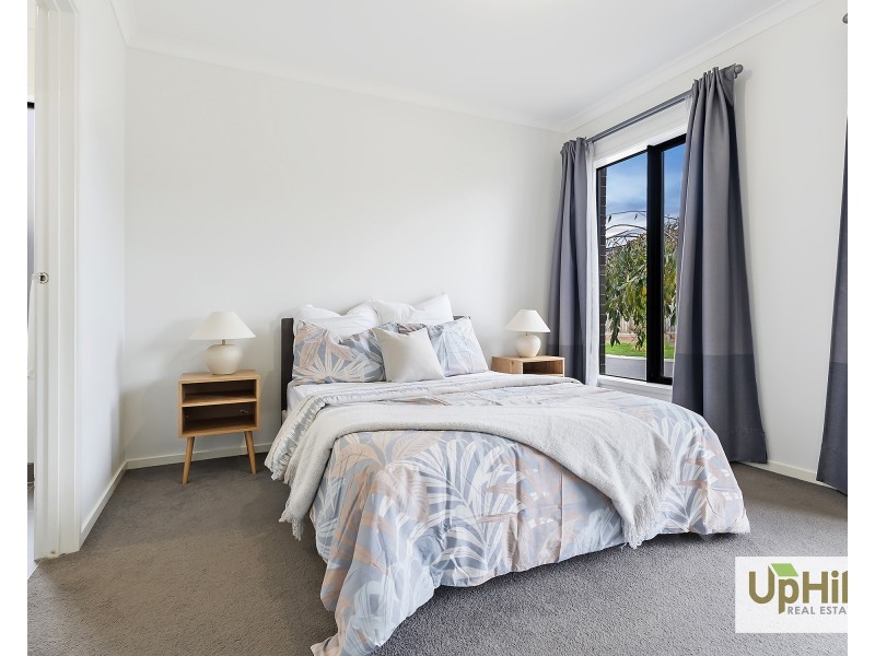 15 Dressen Way, Clyde North VIC 3978