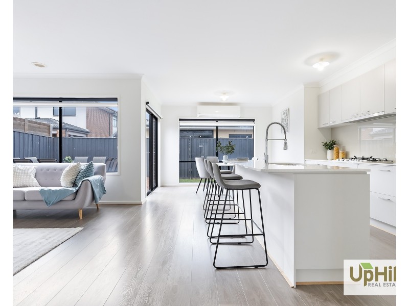 15 Dressen Way, Clyde North VIC 3978