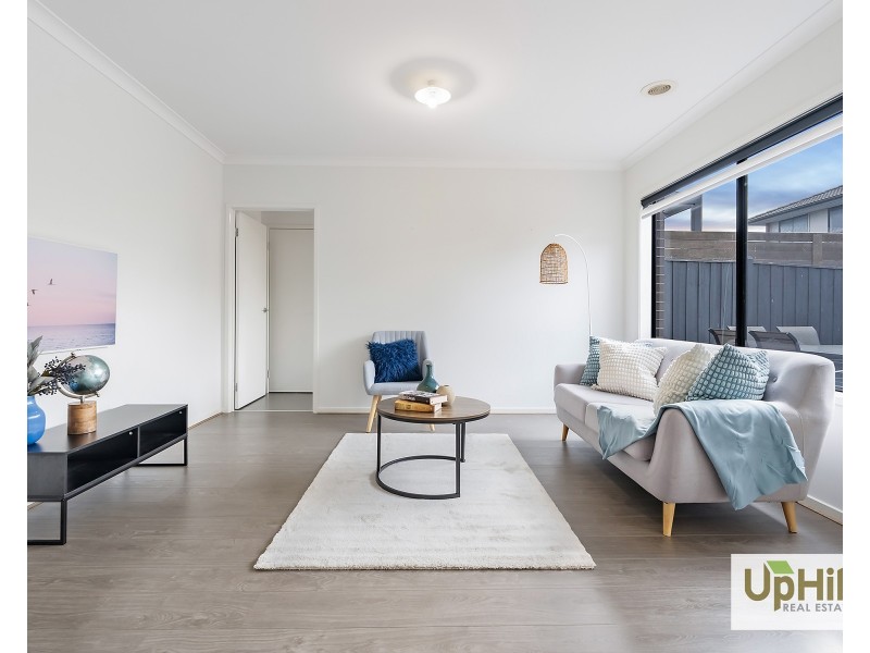 15 Dressen Way, Clyde North VIC 3978